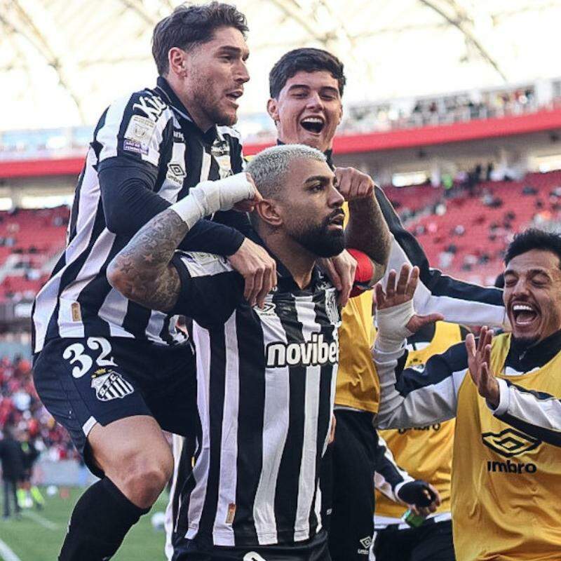 Gabriel Barbosa fez os dois primeiros do Peixe