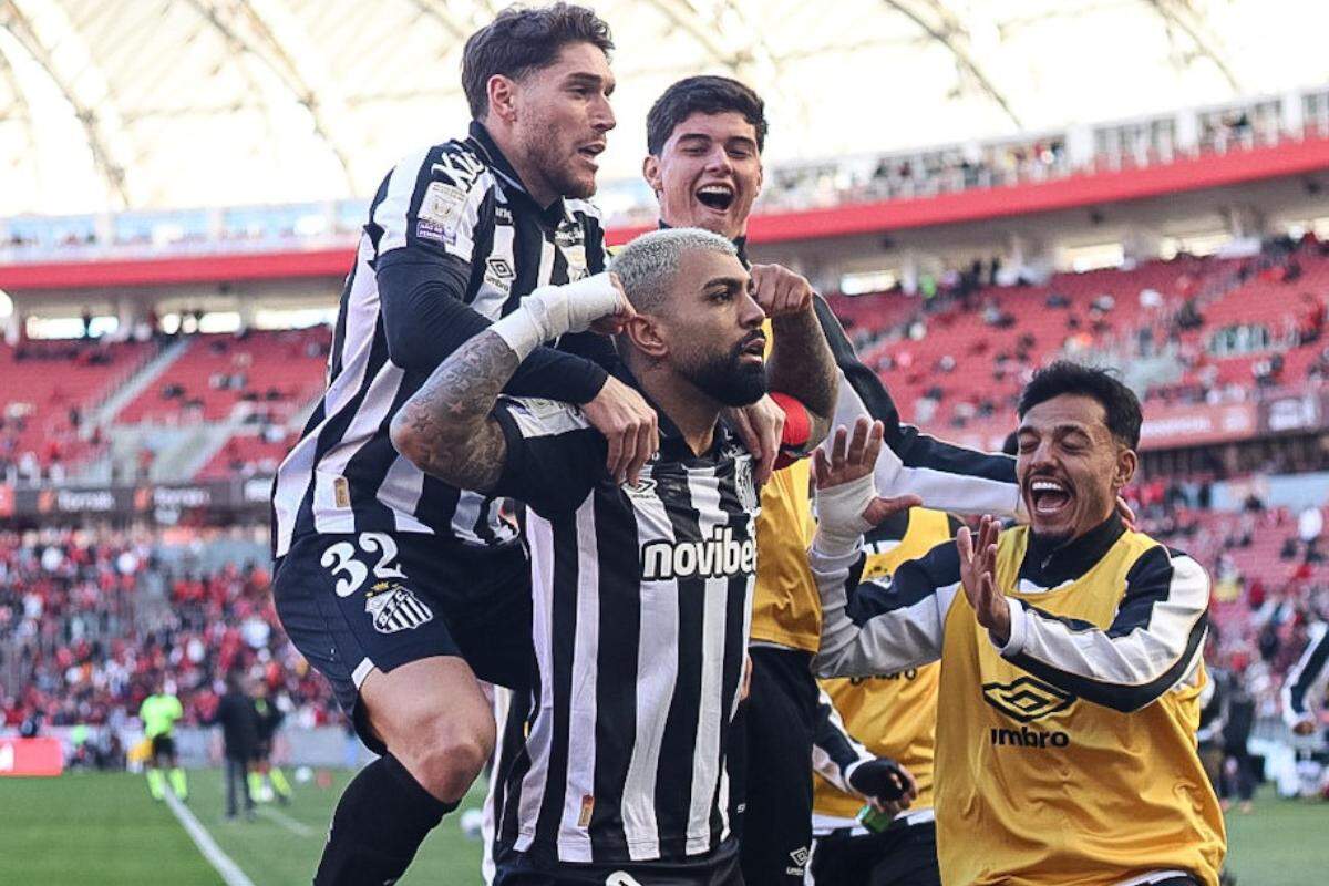 Gabriel Barbosa fez os dois primeiros do Peixe