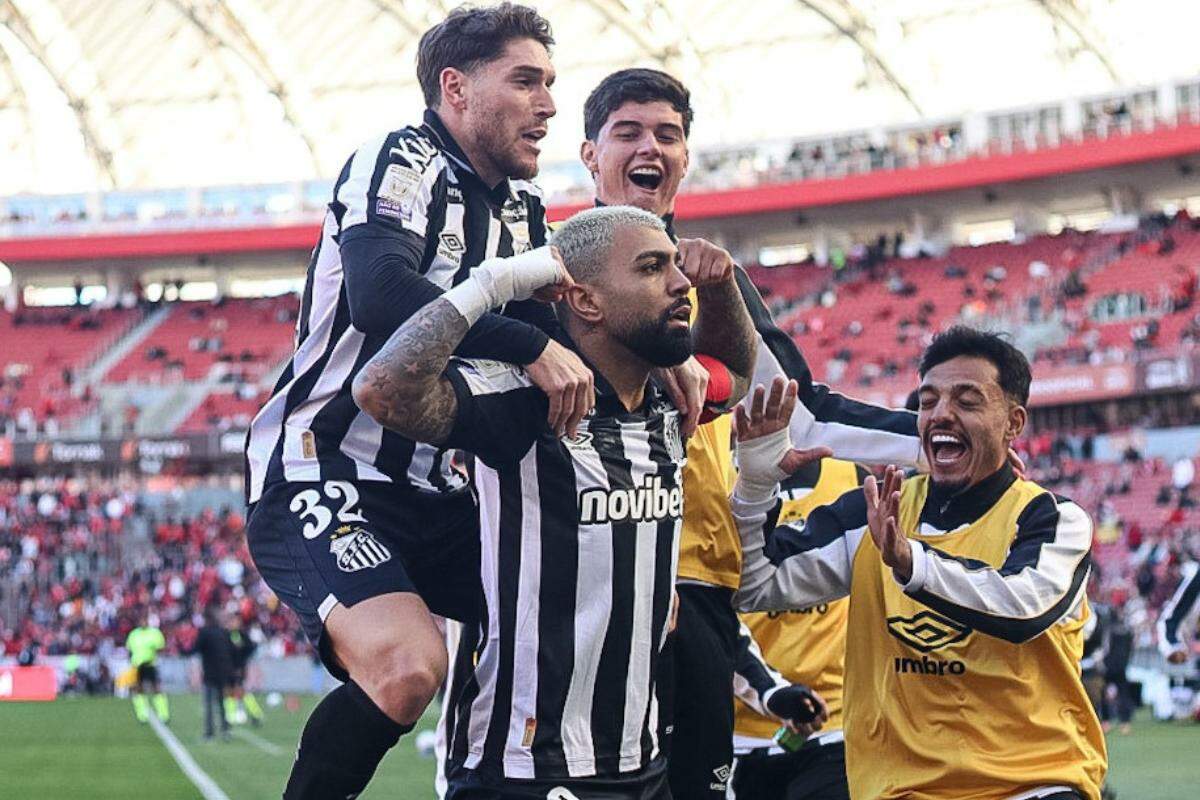 Gabriel Barbosa fez os dois primeiros do Peixe