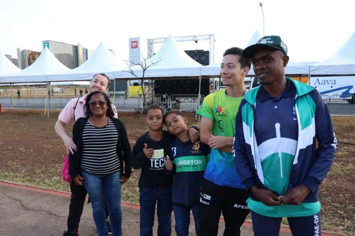 Moradora de Tocantinópolis, Maria de Fátima pegou uma van até Araguaína (TO) a mais de duas horas de distância de casa, madrugou na rodoviária para cedinho encarar mais mil quilômetros até a capital do país