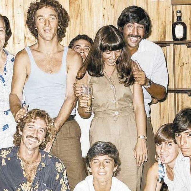 Inauguração da loja OP. Em pé: Dona Nina, Sidão, França, Rosana e Marco Buru. Agachados: Thyola, Fernando Waack, Cida e Mariola