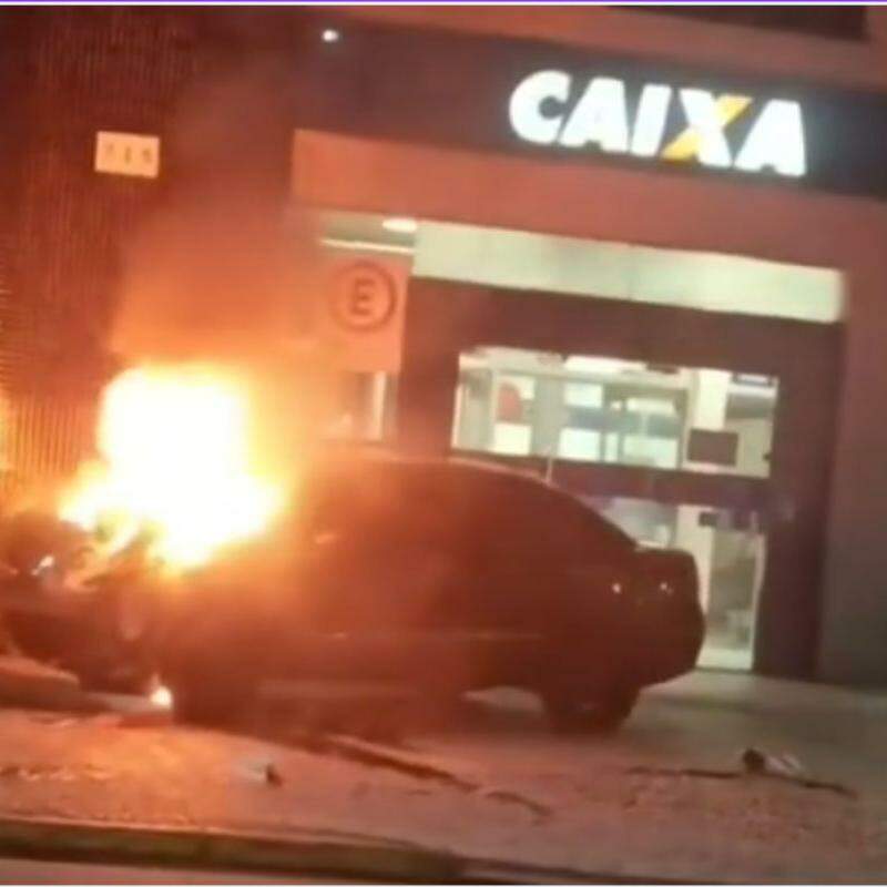 A colisão aconteceu na agência da Caixa na Avenida Anchieta, em Bertioga