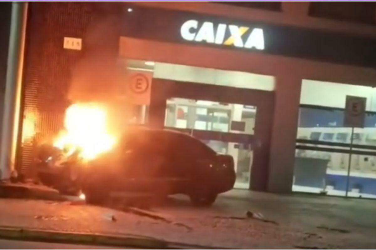 A colisão aconteceu na agência da Caixa na Avenida Anchieta, em Bertioga