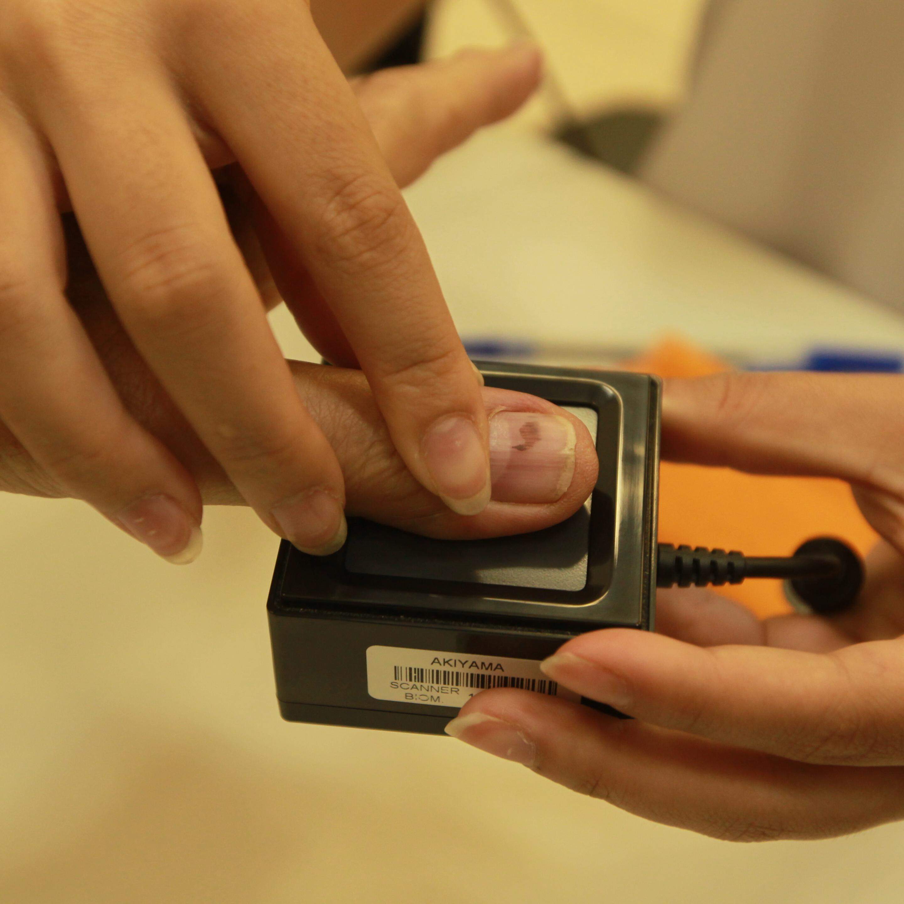 É possível que cadastramento biométrico tenha sido obtido de órgãos externos. Se não, basta documento