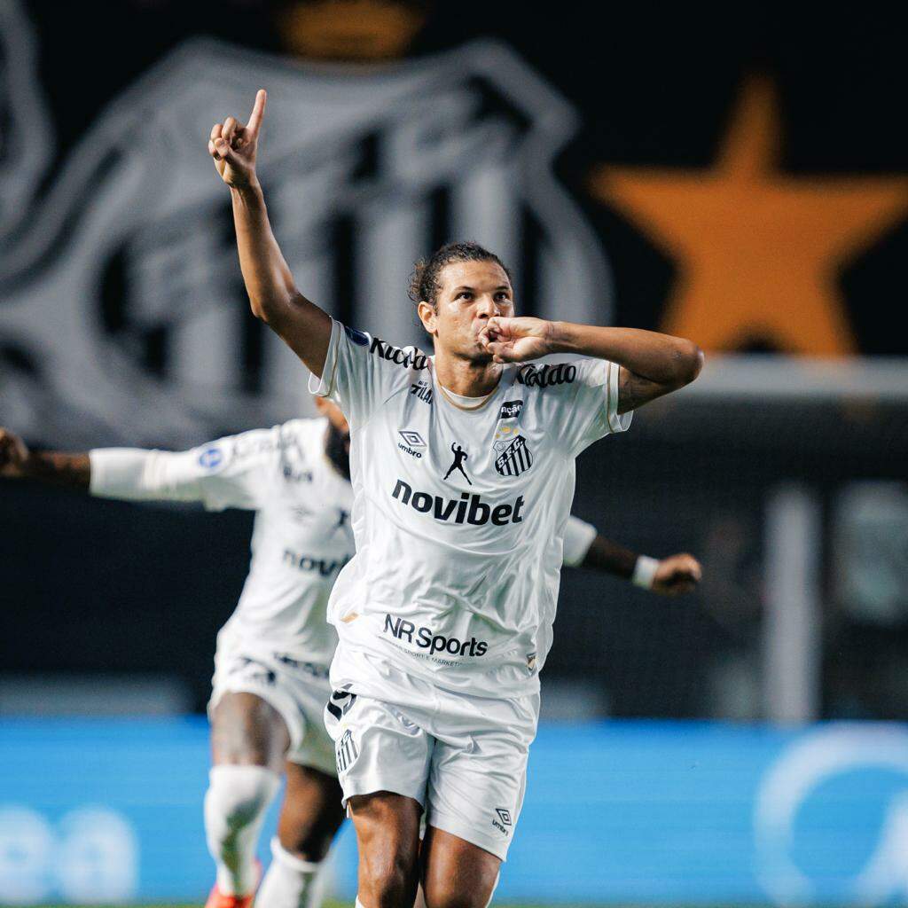 Willian Arão comemora gol que abriu o placar do Santos na Vila Belmiro