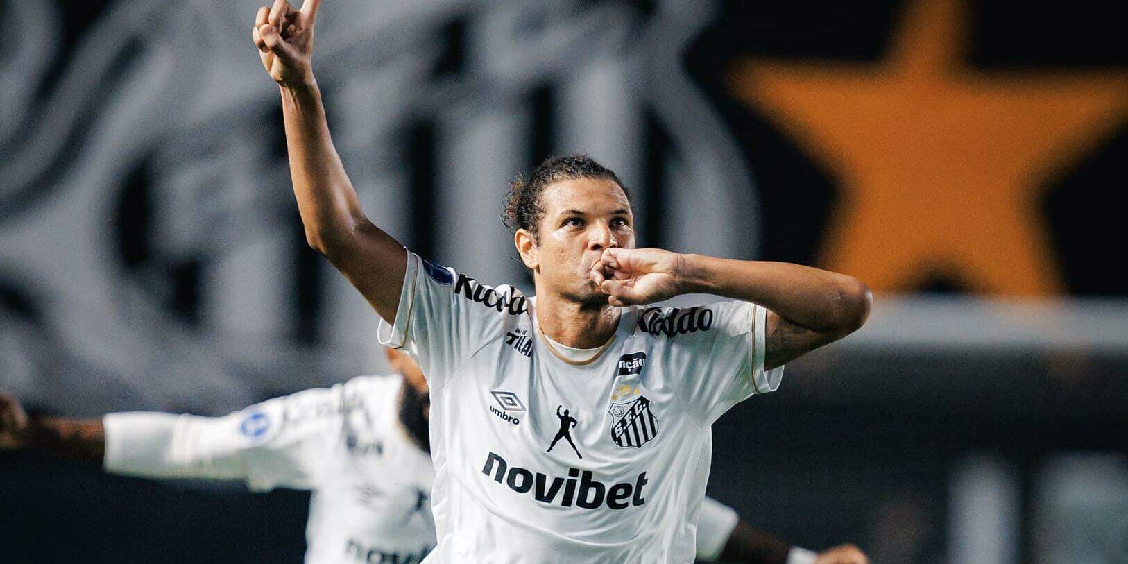 Desde a volta das competições, após a Copa, Willian Arão marcou três gols pelo Santos