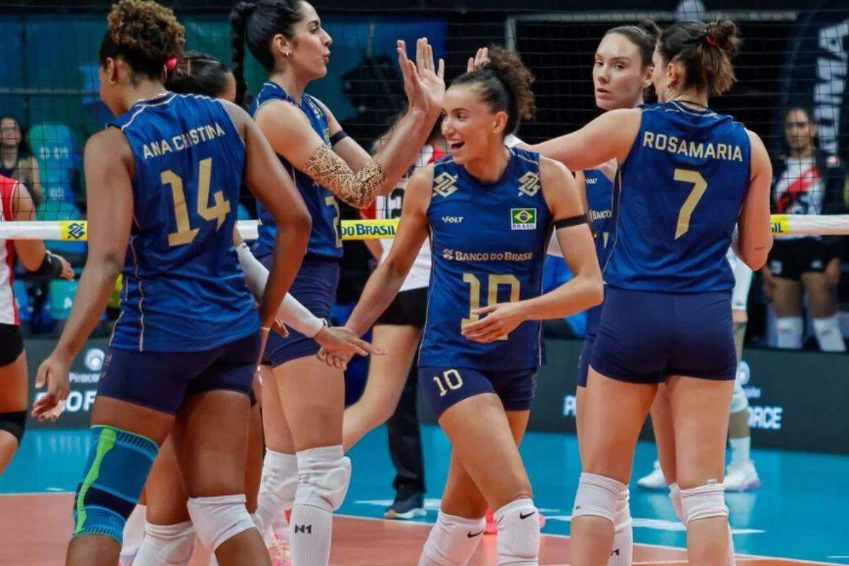 Vôlei feminino do Brasil passa fácil pelo Peru e continua imbatível na busca por vaga olímpica