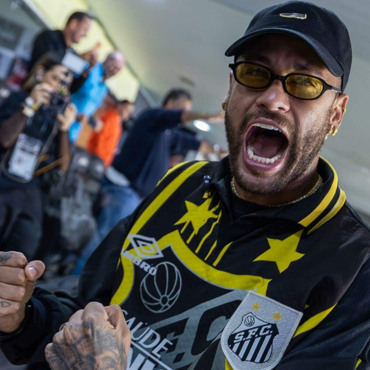 Neymar vibrou com a vitória do Peixe sobre o Atlético-MG, que fez o time abrir vantagem na Copa Sul-Americana