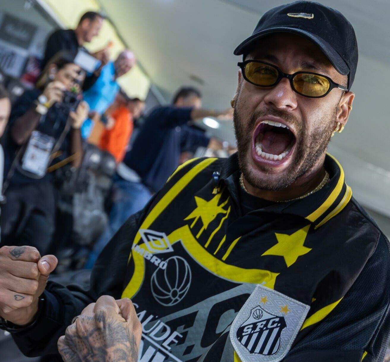 Neymar vibrou com a vitória do Peixe sobre o Atlético-MG, que fez o time abrir vantagem na Copa Sul-Americana