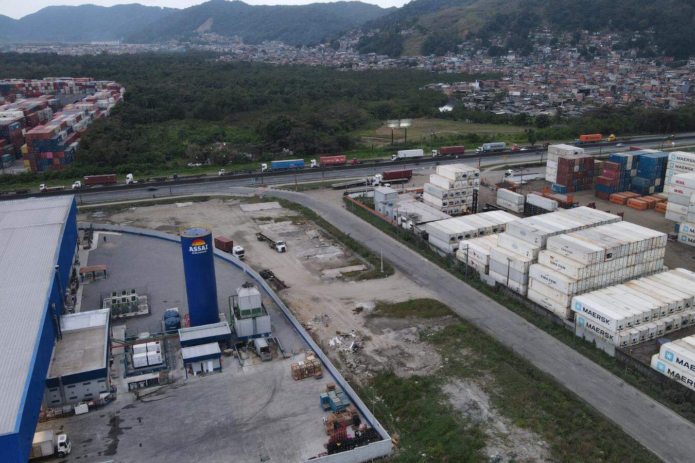 The complex will house a truck staging yard with 417 spaces and a logistics support services area