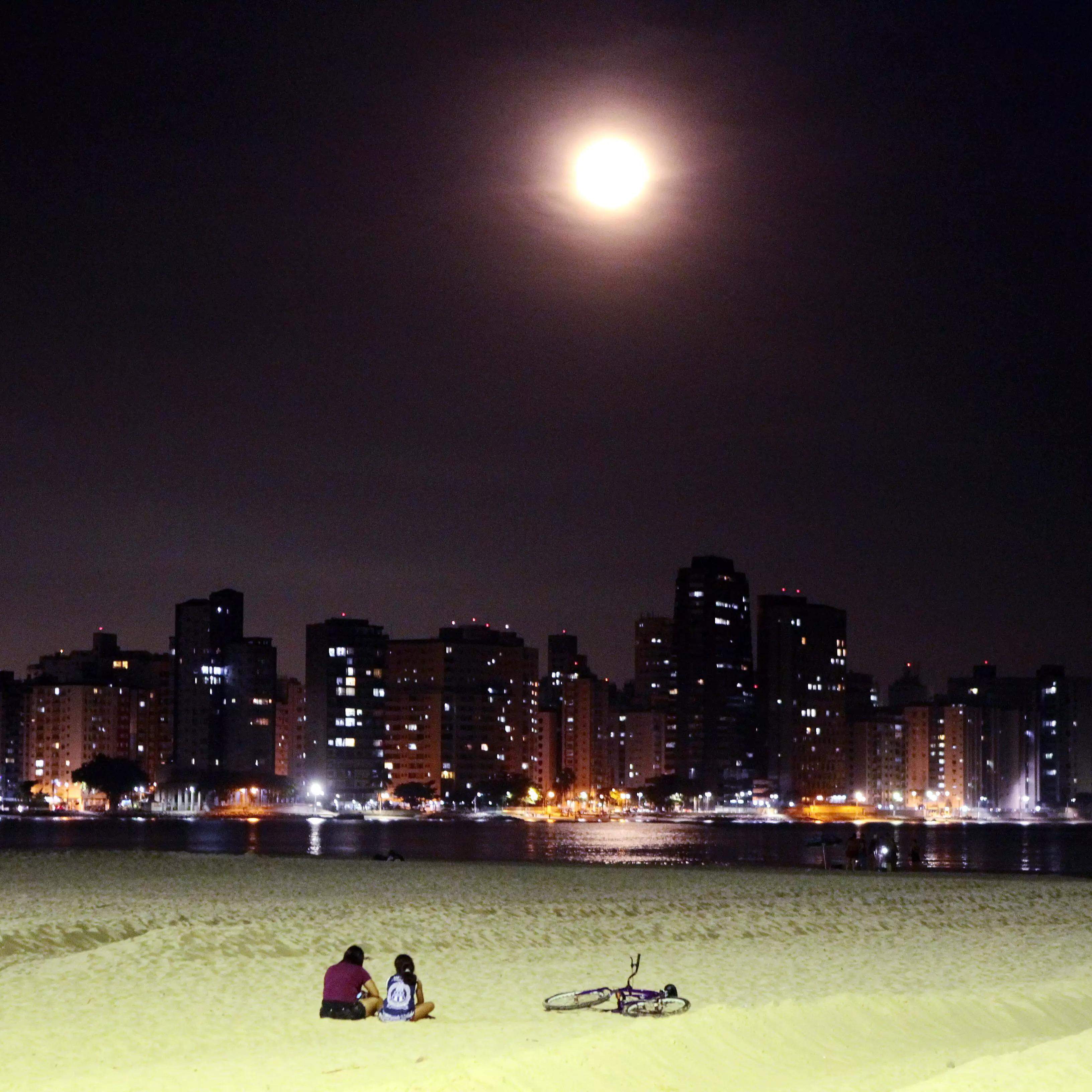 Um objetivo é que os cerca de 25 mil pontos de iluminação pública da Cidade passem a ter lâmpadas LED