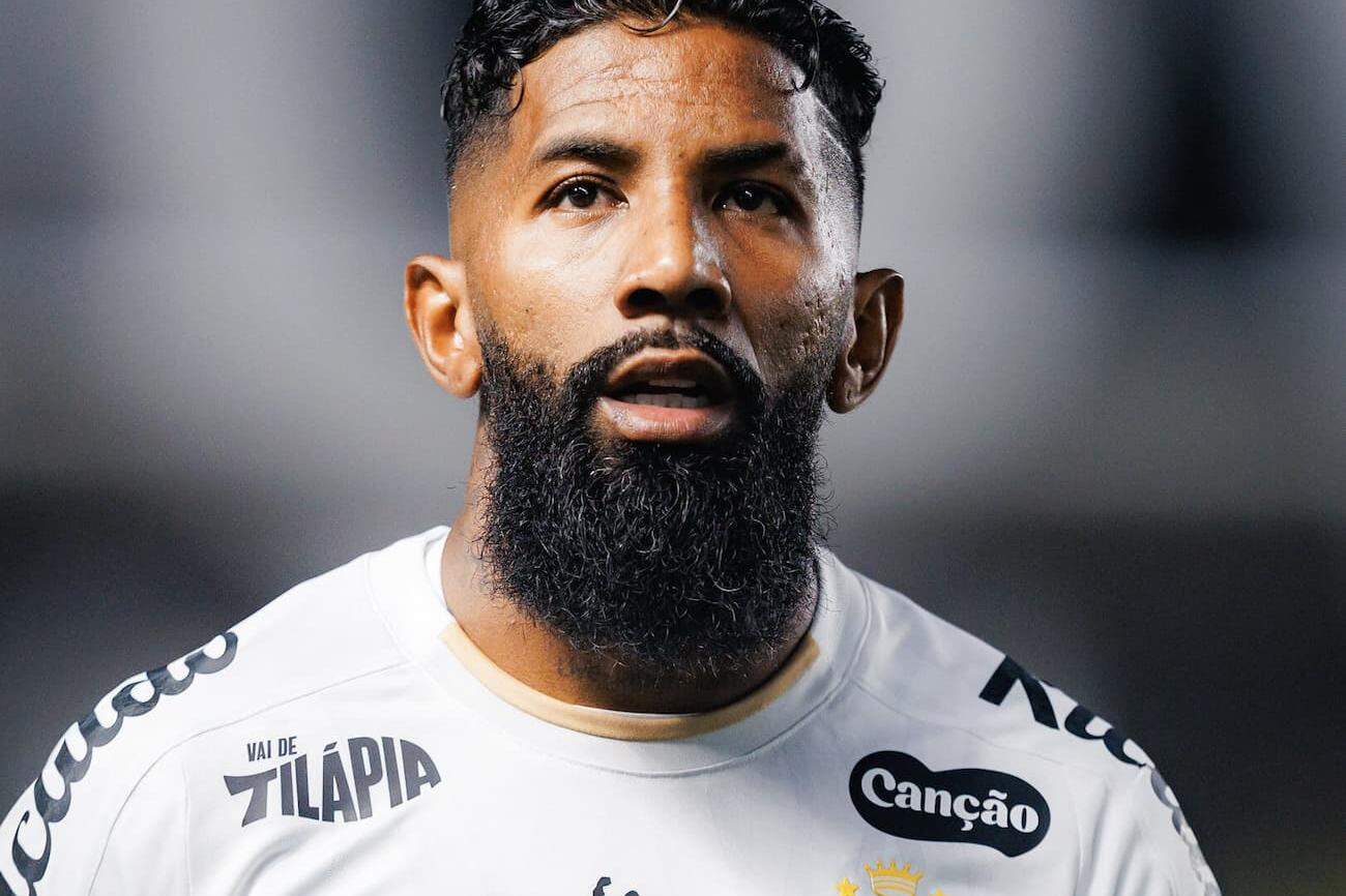 Rodinei fez uma boa estreia contra o Atlético-MG e deve ser mantido na lateral direita contra o Cruzeiro