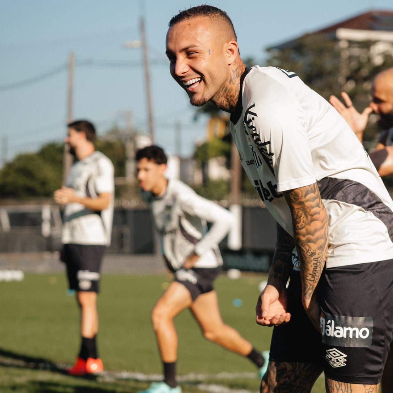 O atacante Everton Cebolinha pode estrear no Peixe jogando como titular na partida contra o Cruzeiro