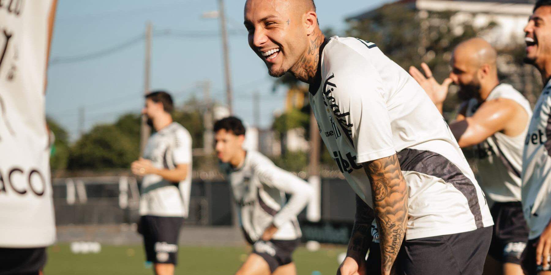 O atacante Everton Cebolinha pode estrear no Peixe jogando como titular na partida contra o Cruzeiro
