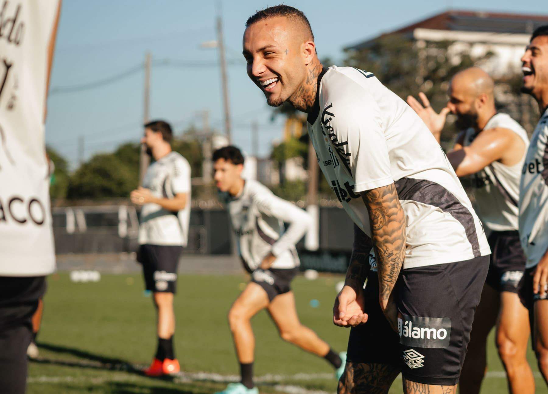 O atacante Everton Cebolinha pode estrear no Peixe jogando como titular na partida contra o Cruzeiro