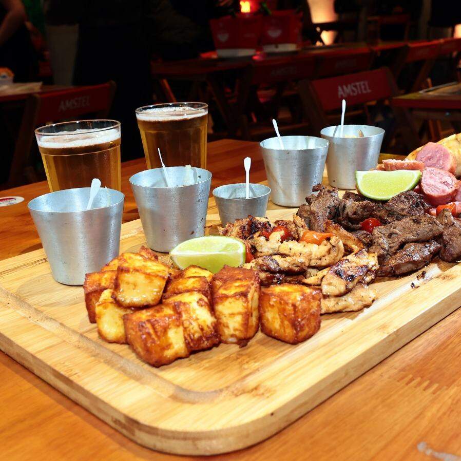Tábua 472 (R$ 219), com chorizo, sobrecoxa, queijo coalho e linguiça