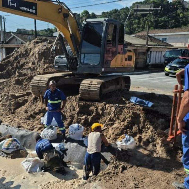 A reconstituição da estrutura do aterro está programada para esta segunda-feira (14)