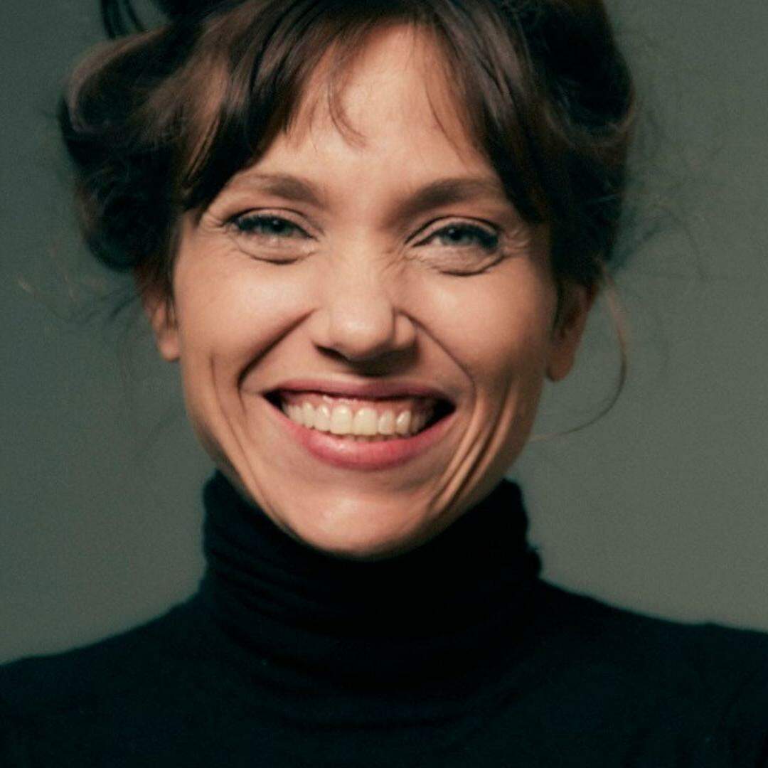 Julia Gorman dá vida à cantora Carmen Fonseca em A Nobreza do Amor, novela das seis da Globo