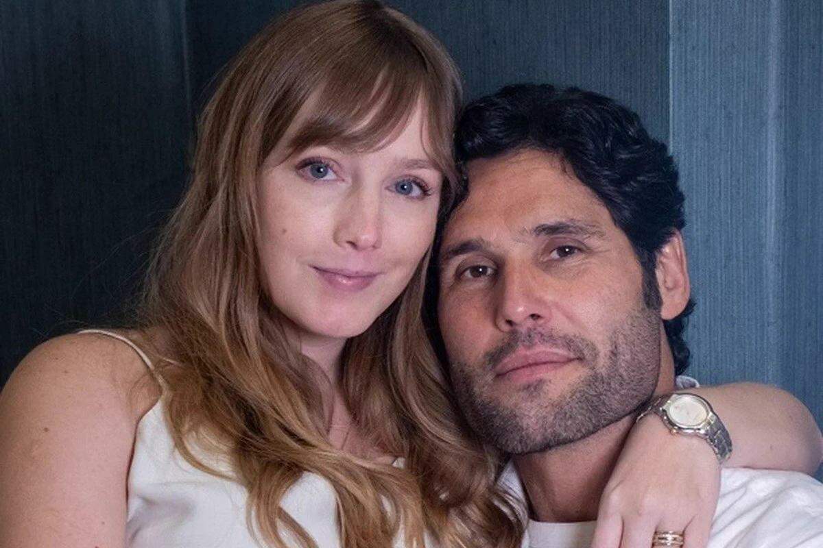 Malu Rodrigues e Dudu Azevedo são os protagonistas da novela Amor Sob Vigilância que estreia terça-feira (15) no Globoplay