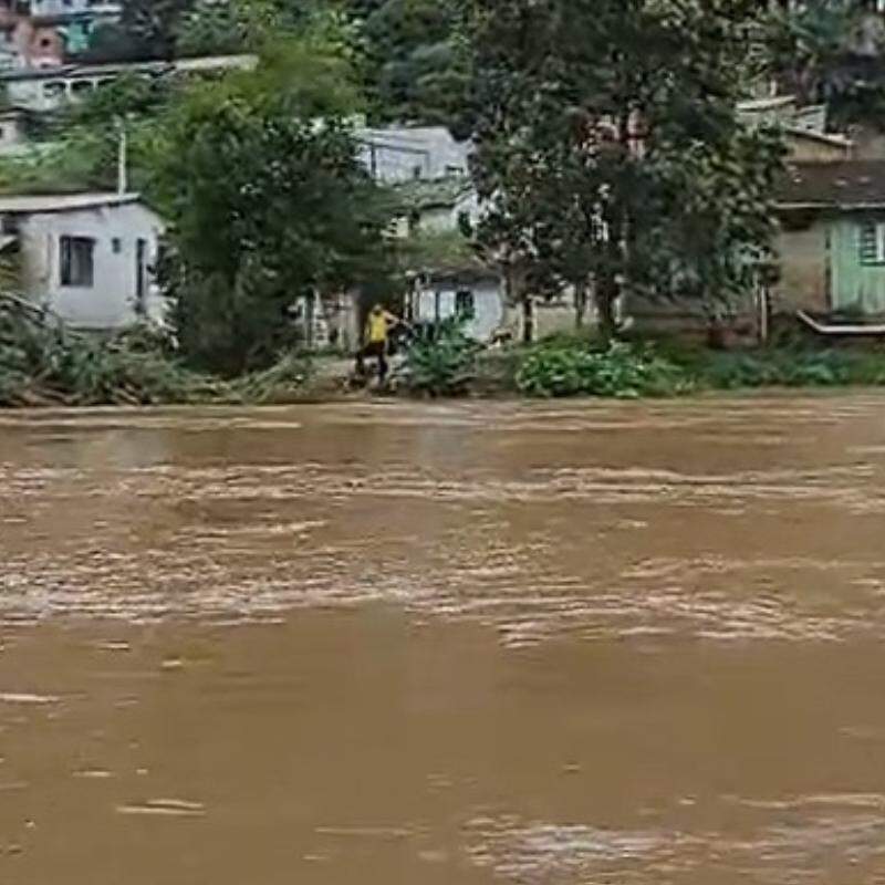Nível do rio chegou a atingir 7,60 metros, mas recuou 10 centímetros.