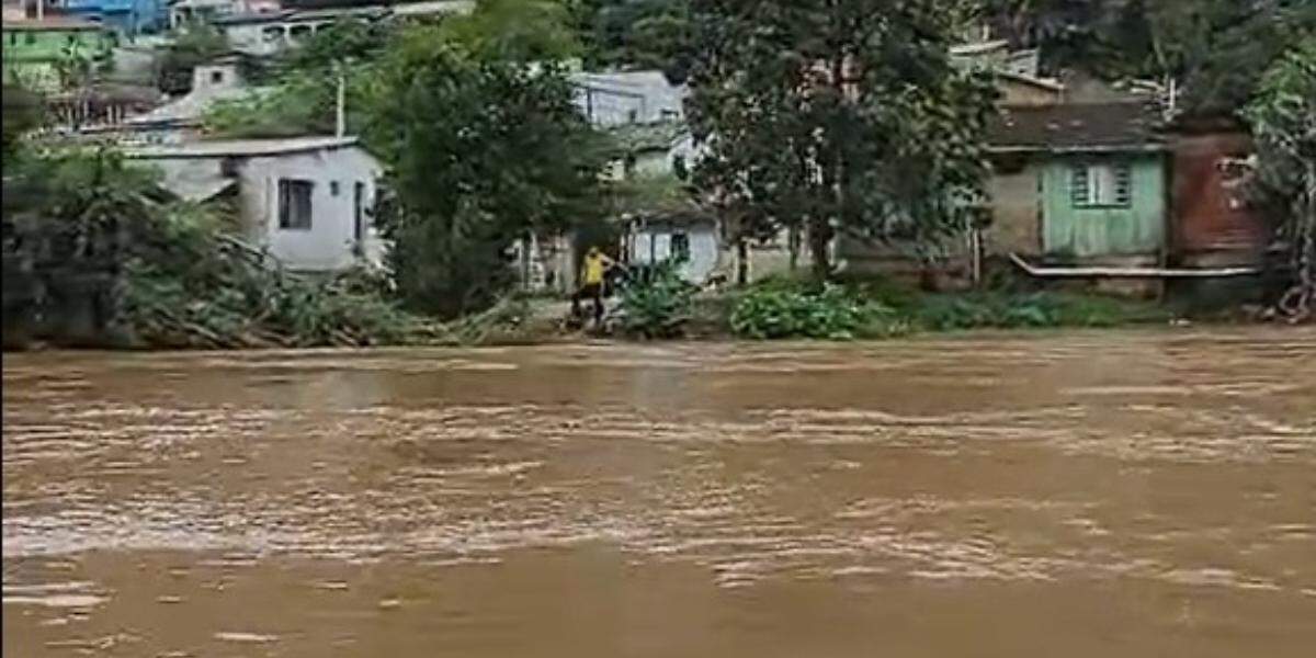 Nível do rio chegou a atingir 7,60 metros, mas recuou 10 centímetros.