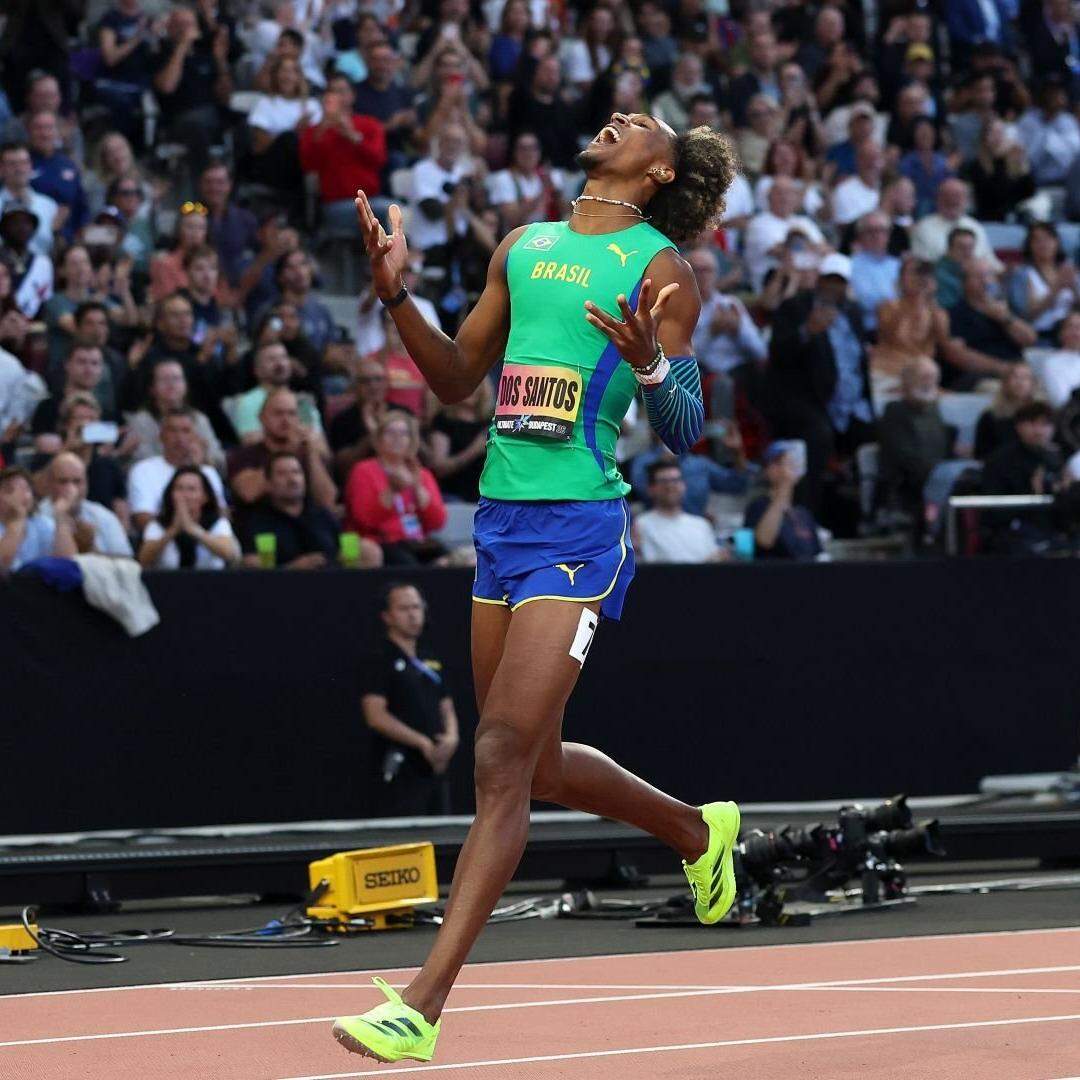 Alison dos Santos vence mundial de atletismo em Budapeste e amplia hegemonia na temporada