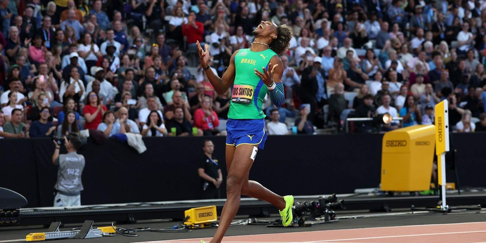 Alison dos Santos vence mundial de atletismo em Budapeste e amplia hegemonia na temporada
