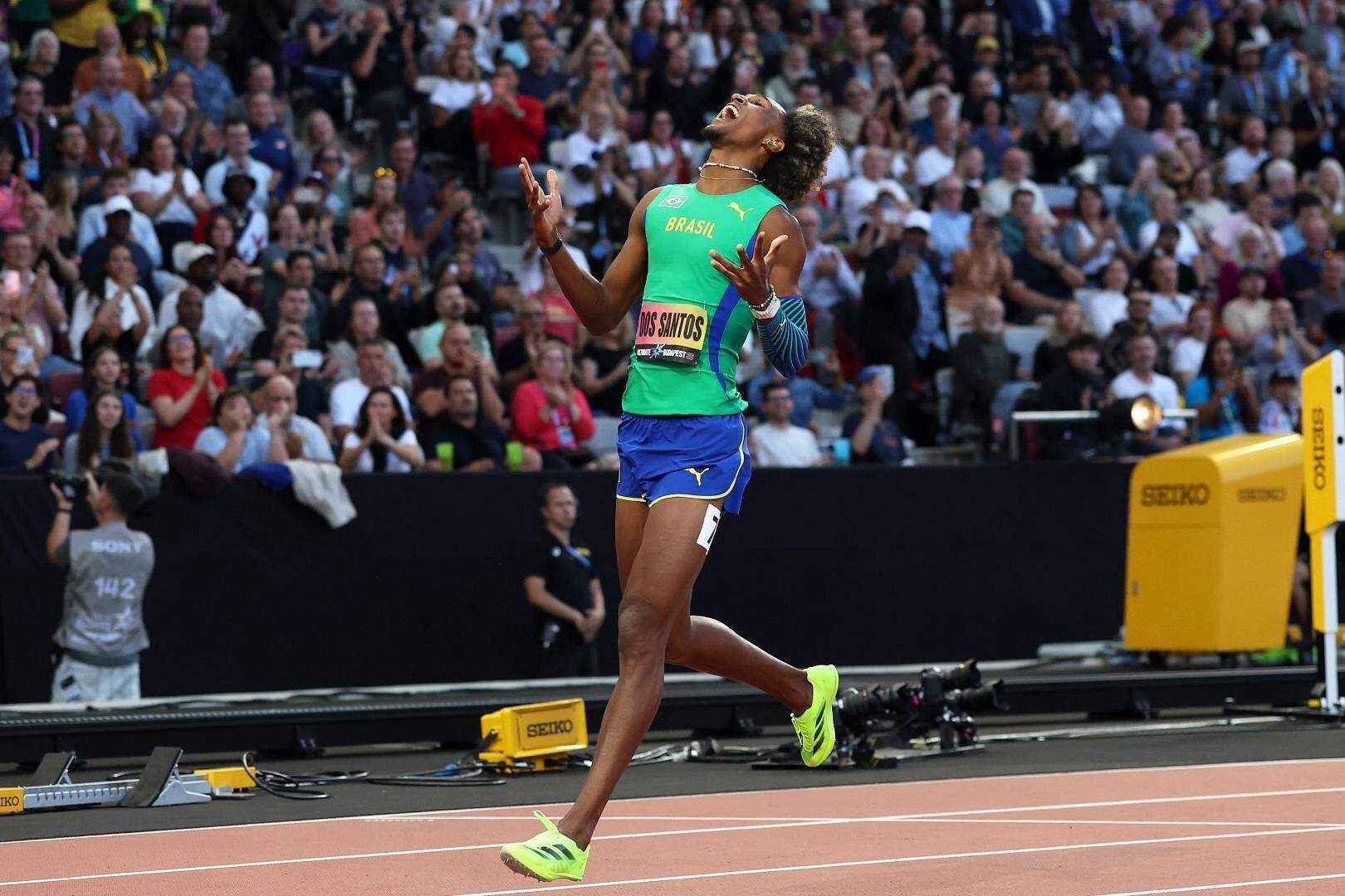 Alison dos Santos vence mundial de atletismo em Budapeste e amplia hegemonia na temporada