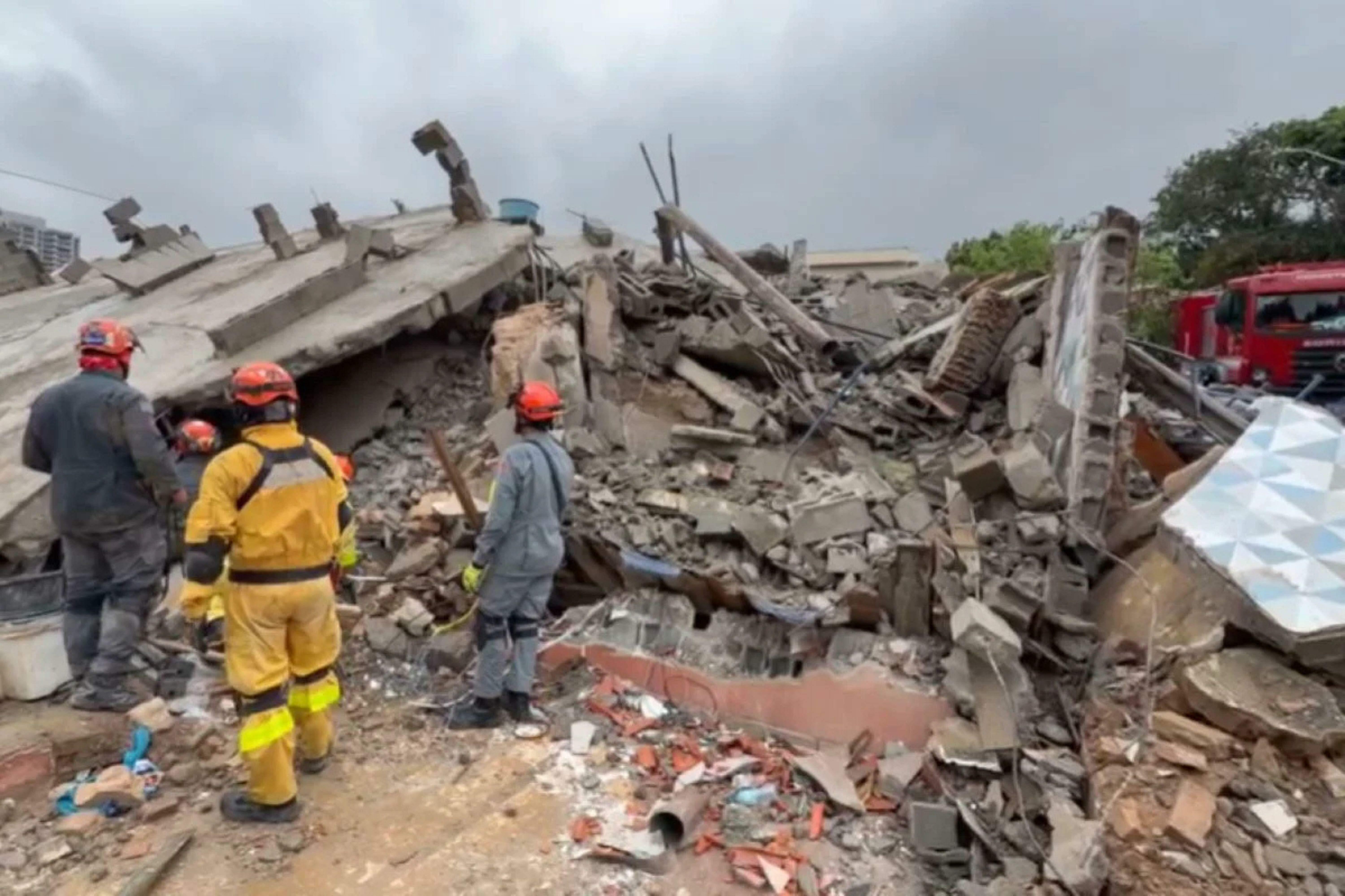 Desabamento na zona leste de SP deixa seis mortos; bombeiros encerram buscas