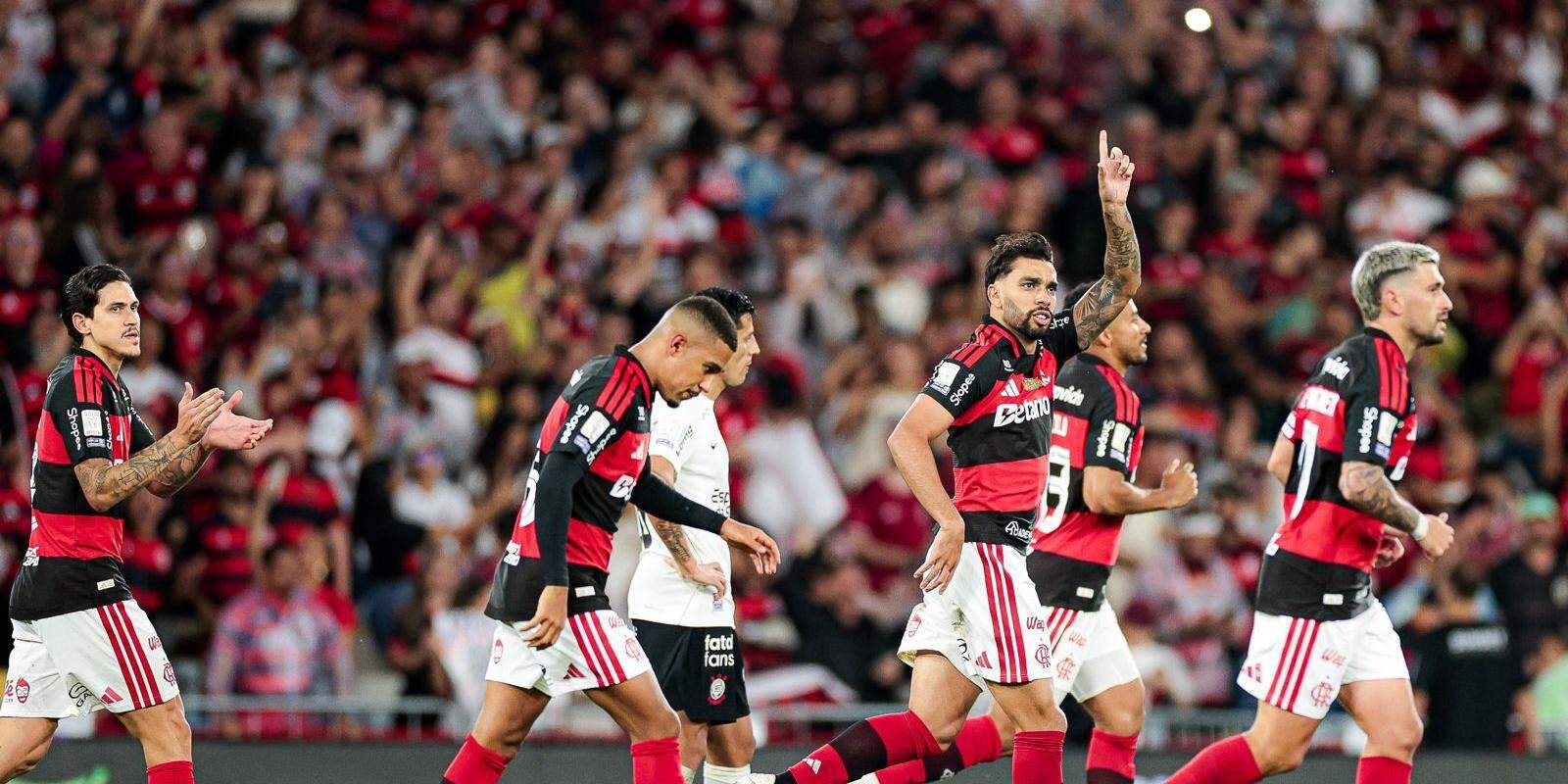 Lucas Paquetá abriu o placar para o Flamengo no início do segundo tempo