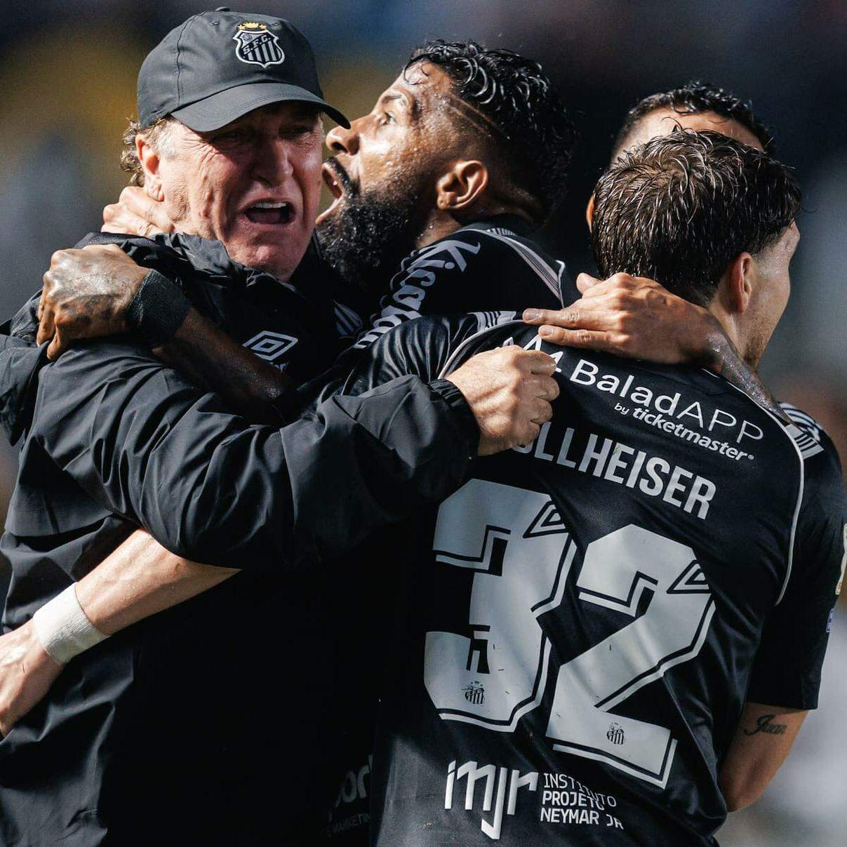 Cuca, Rodinei e Rollheiser vibram após a vitória sobre o Cruzeiro, sábado, na Vila Belmiro