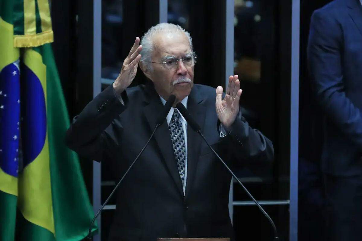 Ex-presidente José Sarney é internado com quadro de pneumonia no Maranhão