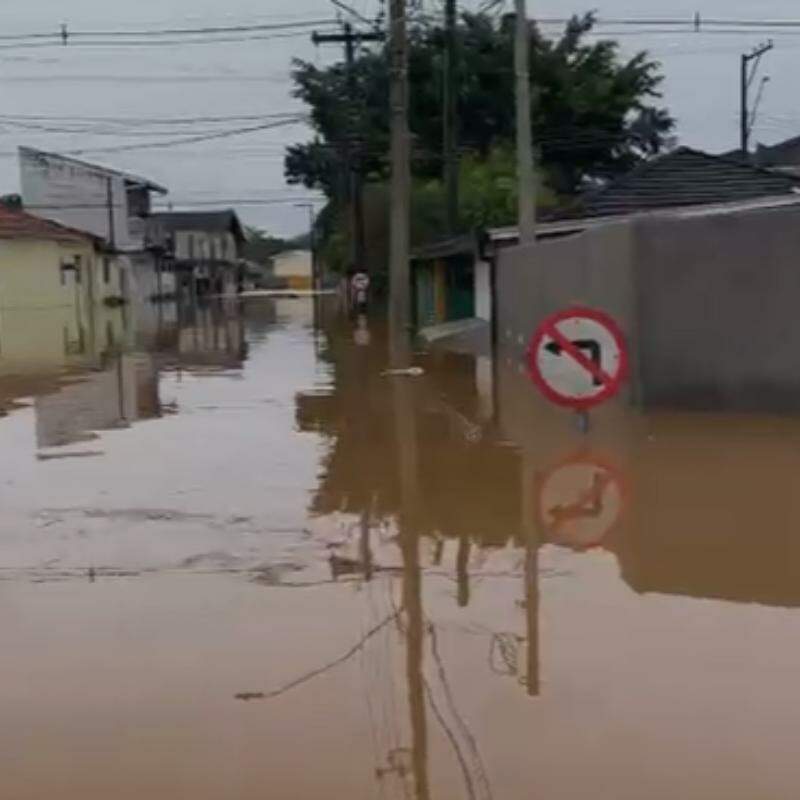 Região de Eldorado está totalmente tomada pela água