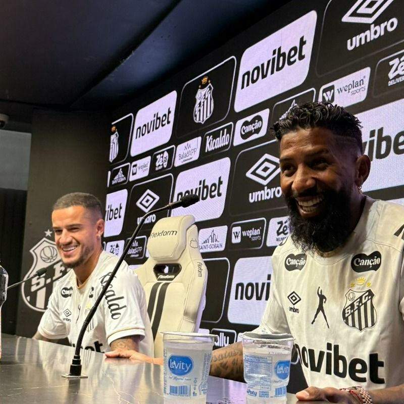 Philippe Coutinho e Rodinei foram apresentados nesta segunda-feira (14), no CT Rei Pelé