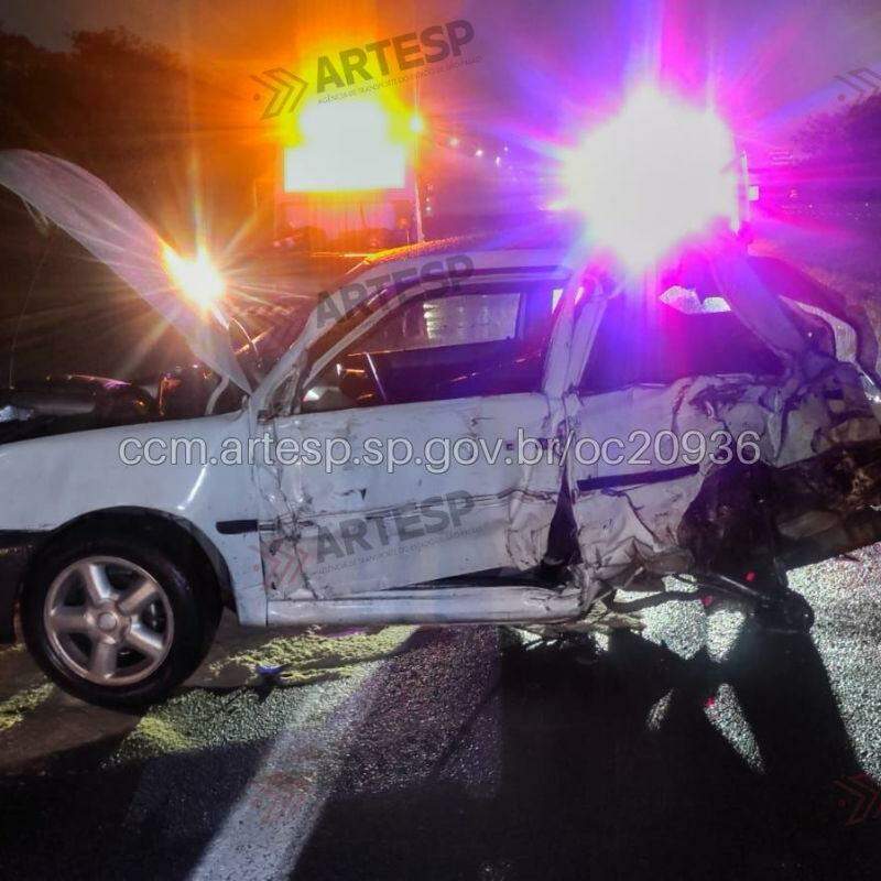 Homem que foi detido dirigia um Gol que ficou parcialmente destruído com o acidente