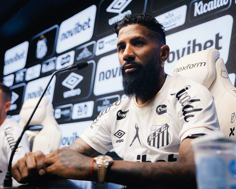 Com dez títulos na carreira, Rodinei voltou da Grécia com a expectativa de também ser campeão no Santos