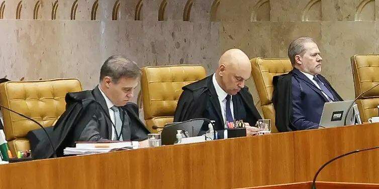 Sessão plenária extraordinária do STF