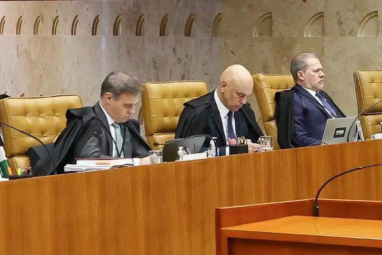 Sessão plenária extraordinária do STF