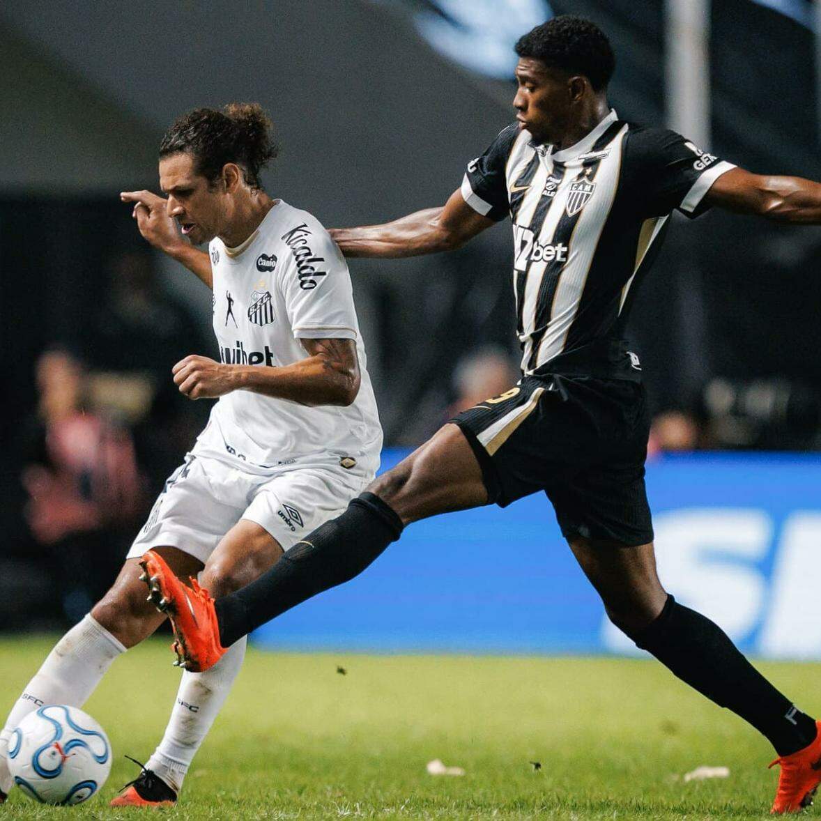 Willian Arão se firmou no time e deu mais consistência à zaga santista
