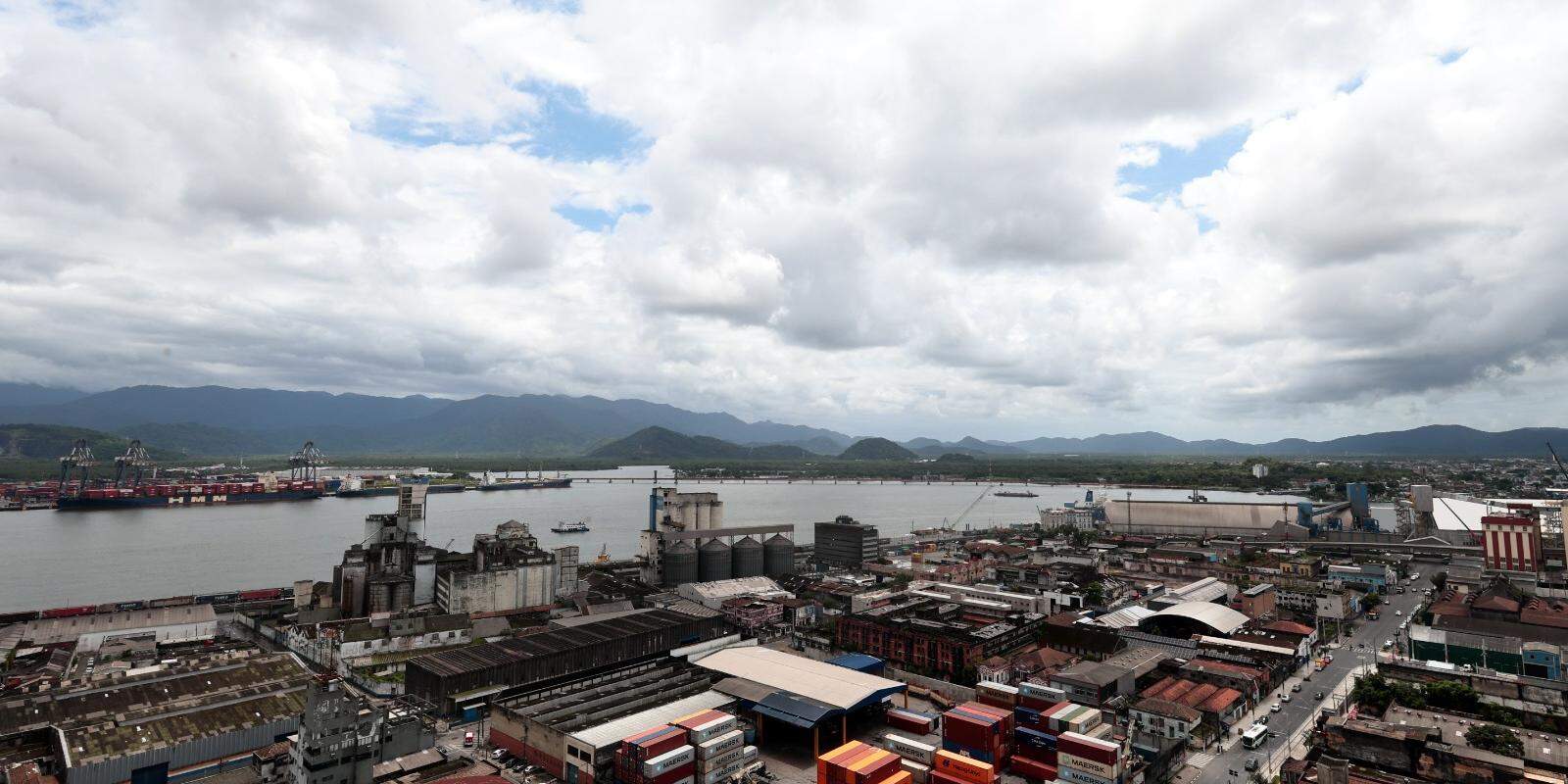 Em fevereiro, o Porto de Santos incorporou mais 5,2 quilômetros quadrados de área