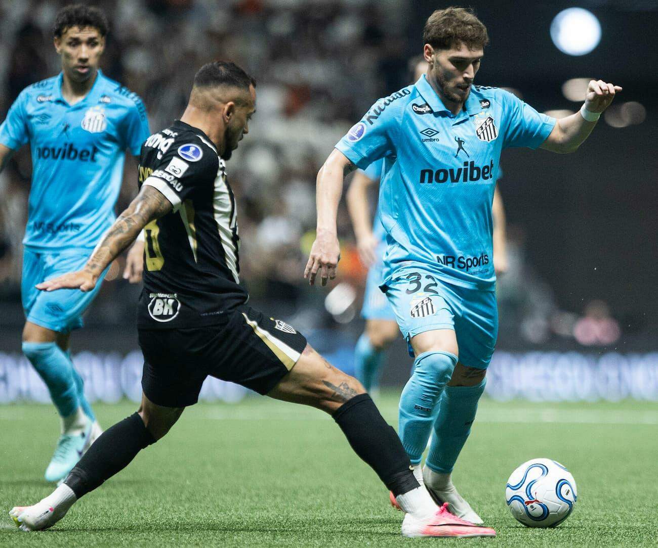 Rollheiser foi um dos destaques do Santos, apesar da eliminação na Copa Sul-Americana