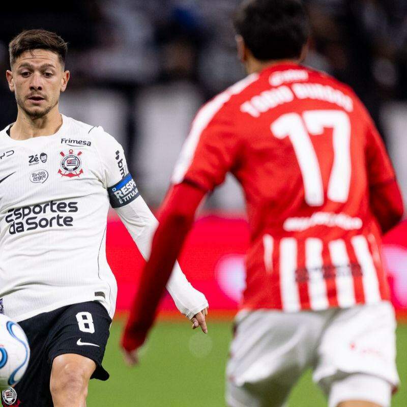 Corinthians sente peso da Libertadores e Memphis sela queda para Estudiantes ao isolar pênalti