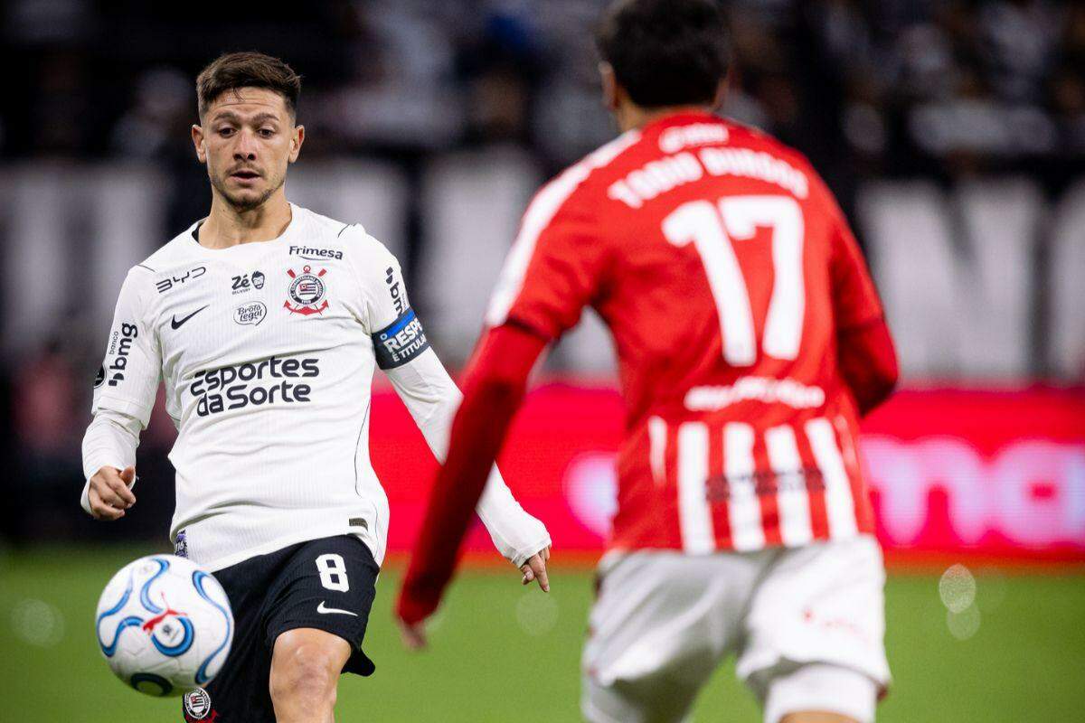 Corinthians sente peso da Libertadores e Memphis sela queda para Estudiantes ao isolar pênalti