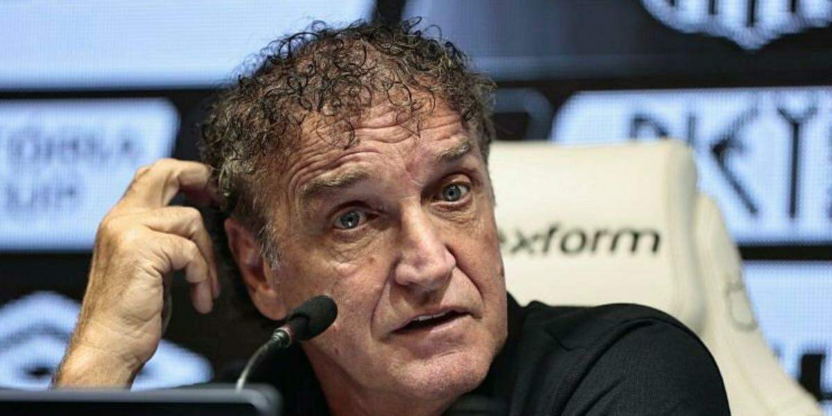 Cuca foi bastante cobrado por torcedores após eliminação do Santos na Copa Sul-Americana