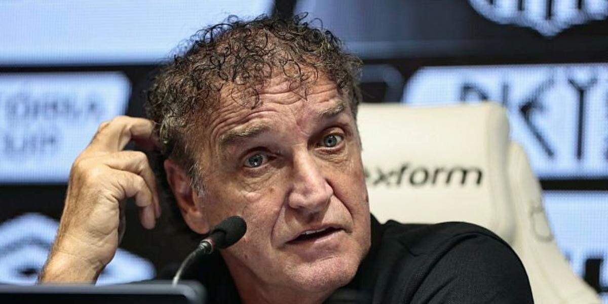 Cuca foi bastante cobrado por torcedores após eliminação do Santos na Copa Sul-Americana