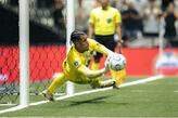 O goleiro Gabriel Delfim, de 24 anos, foi essencial na eliminação do Santos na Copa Sul-Americana