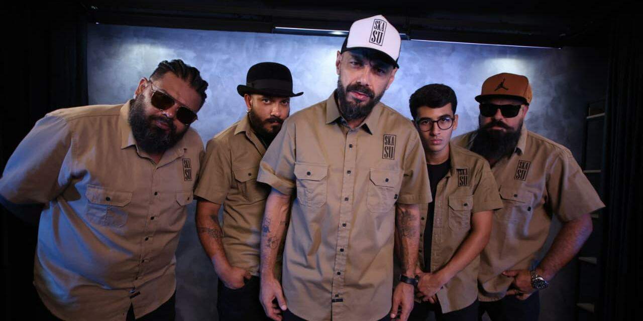 Skasu se apresenta na Fonte dos Sapos com repertório com influências no rock e no reggae