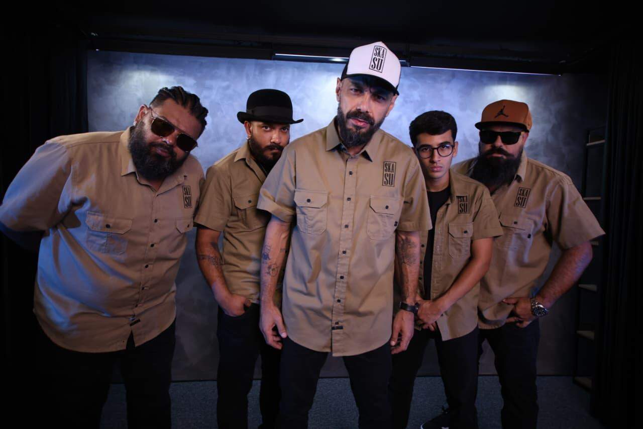 Skasu se apresenta na Fonte dos Sapos com repertório com influências no rock e no reggae