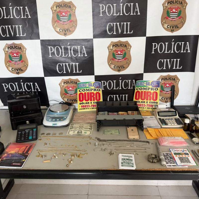 Joias foram apreendidas na casa de um homem investigado pela polícia