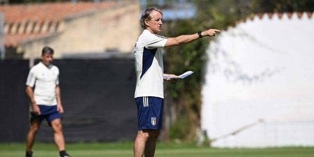 Roberto Mancini anuncia primeira convocação em retorno à seleção italiana e chama 34 jogadores